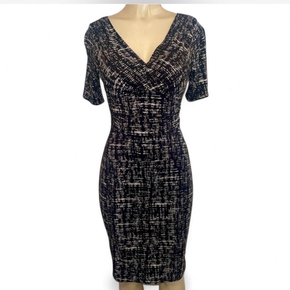 Ann Taylor Black & White Faux Wrap Sheath Dress Ruched Waist, V-Neck, size  2